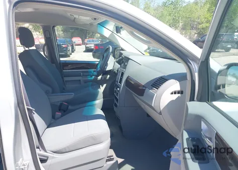 2010 Chrysler Town & Country Touring из США, поврежденный, VIN 2A4RR5D1XAR289497